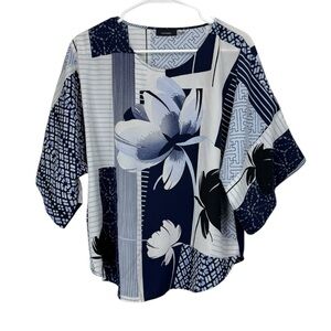 Natori Size Medium Oversized Lounge Top Blouse Blue White Floral Mixed Print
